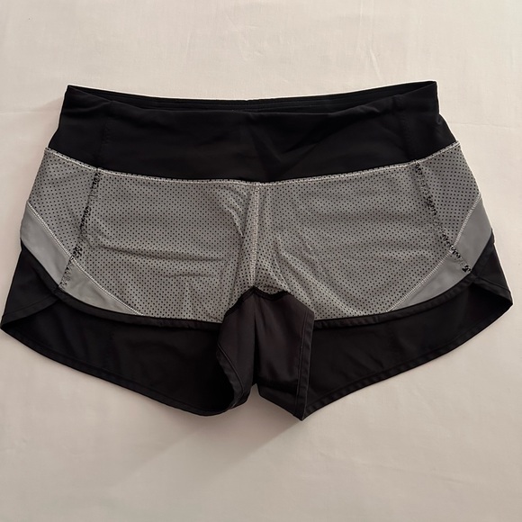 Special Edition Lululemon Run: Speed Short *Reflective, 2.5”2-Way Stretch Size 4 - Picture 8 of 12